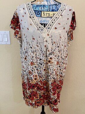 The Suzanne Betro Signature by Minnio Blouse women's size 4X, (fits like a 2X)